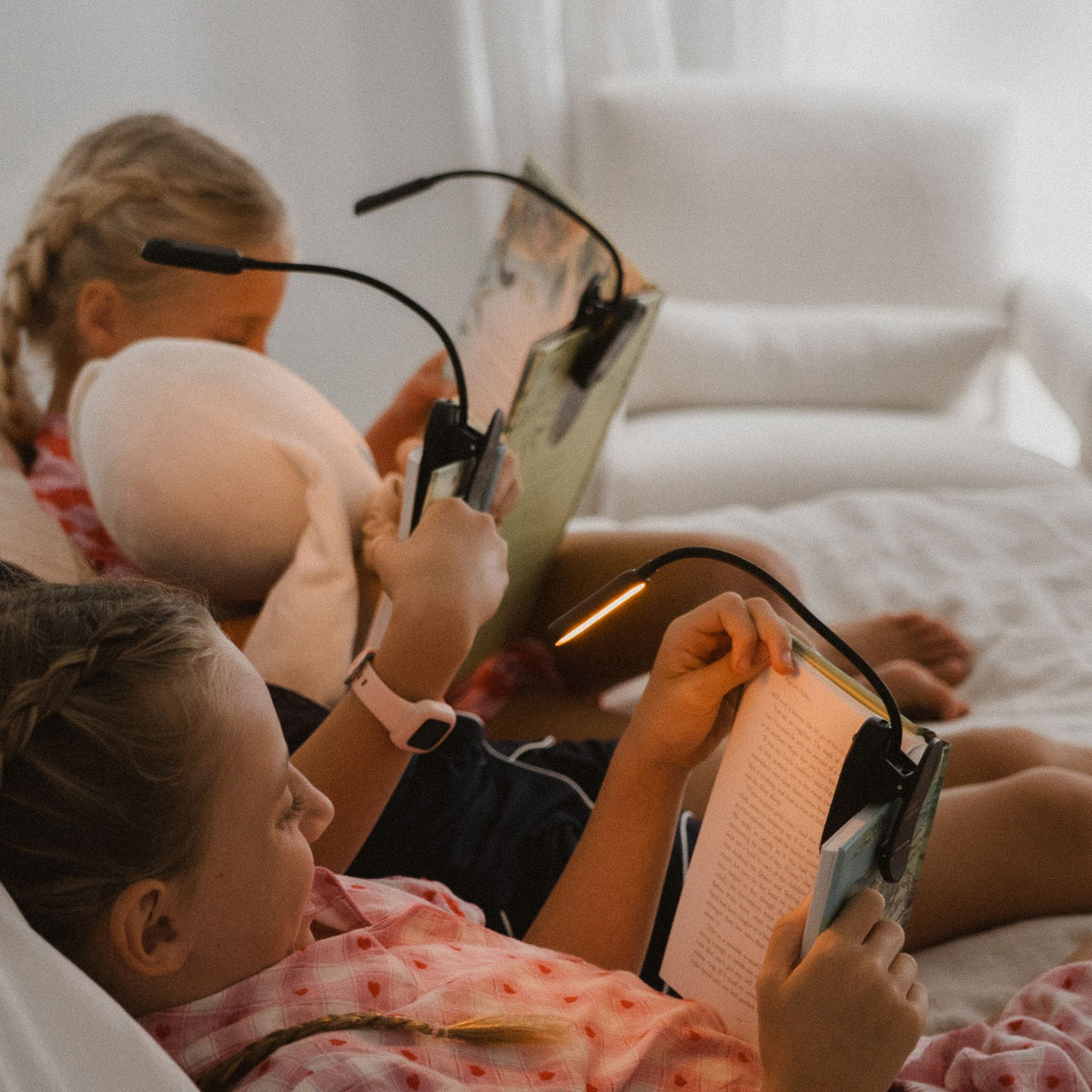 Children reading at bedtime with LUM8 Wind Down Reading Light — blue light free kids reading light